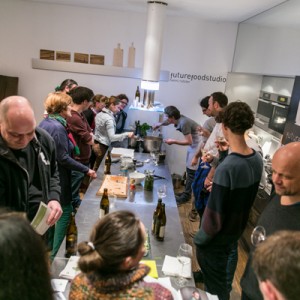 Insekten kochen im Futurefoodstudio